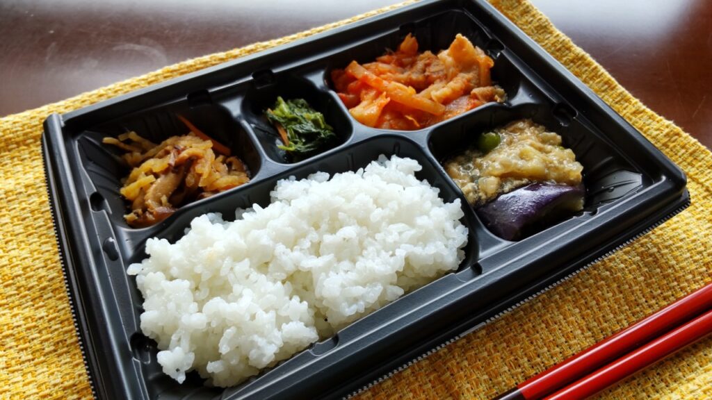 ワタミの宅食・まごころ小箱「牛肉と野菜のトマト煮」