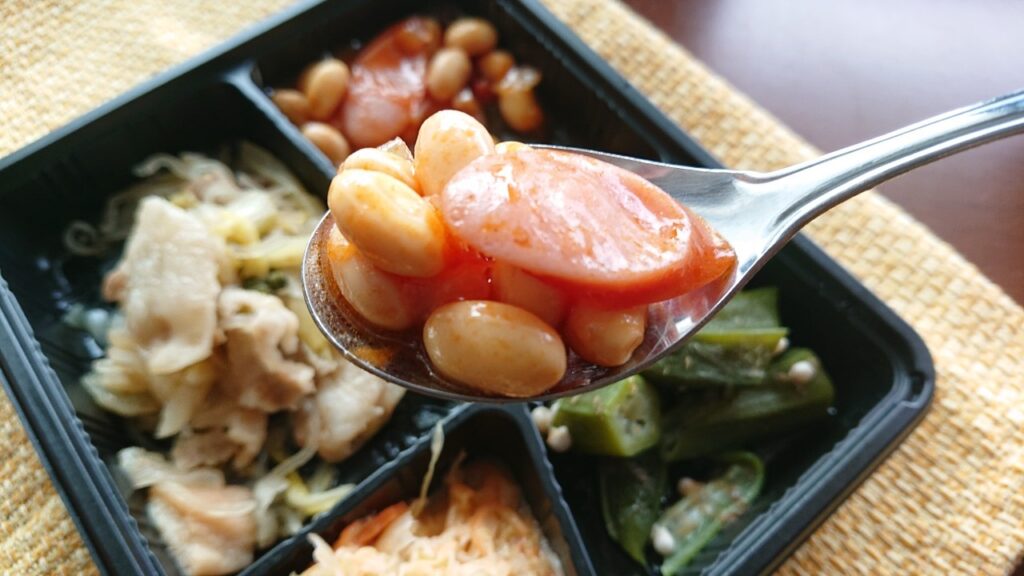 大豆とソーセージのトマト煮込みの画像