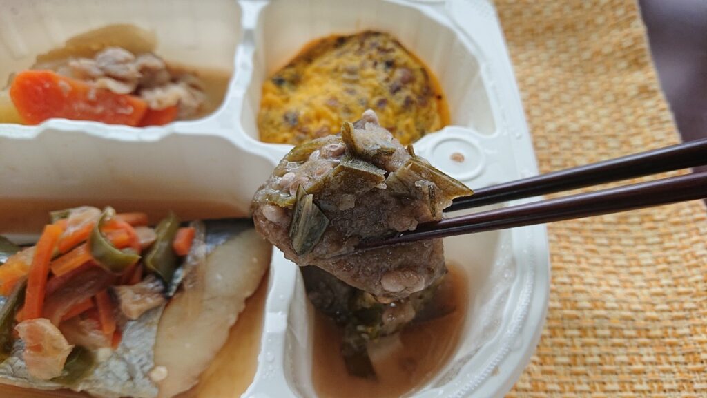 きのこ玉子焼きを食べるシーン