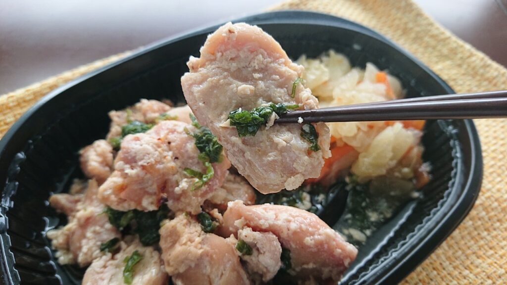 鶏肉の塩麹焼きを食べる際の画像