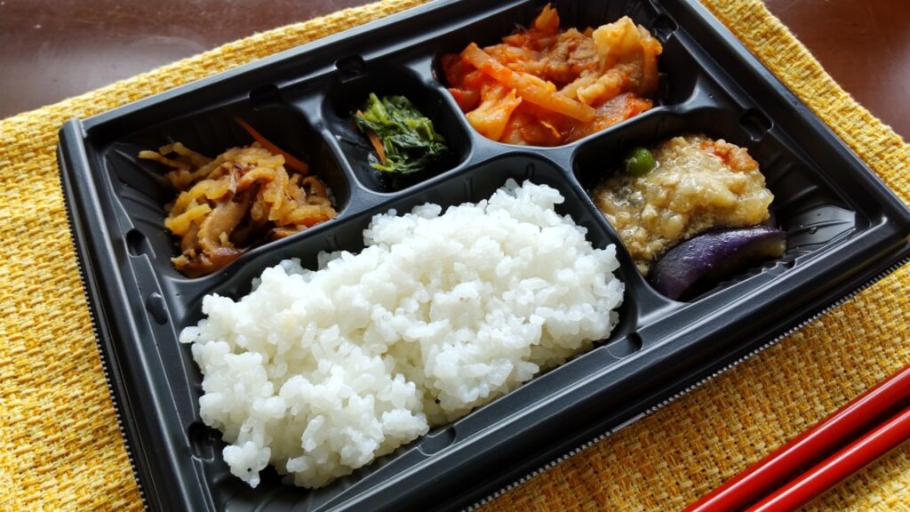 ワタミの宅食・まごころ小箱「牛肉と野菜のトマト煮」