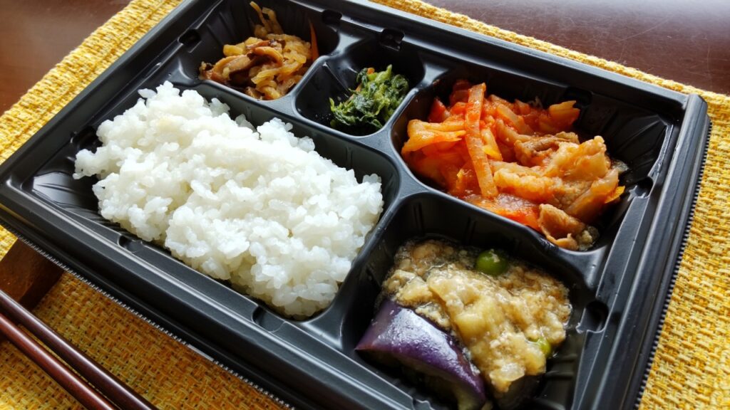 ワタミの宅食・まごころ小箱「牛肉と野菜のトマト煮」