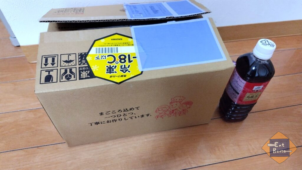 ワタミの宅食ダイレクトから届いたダンボール箱（いつでも三菜お試しセット10食）